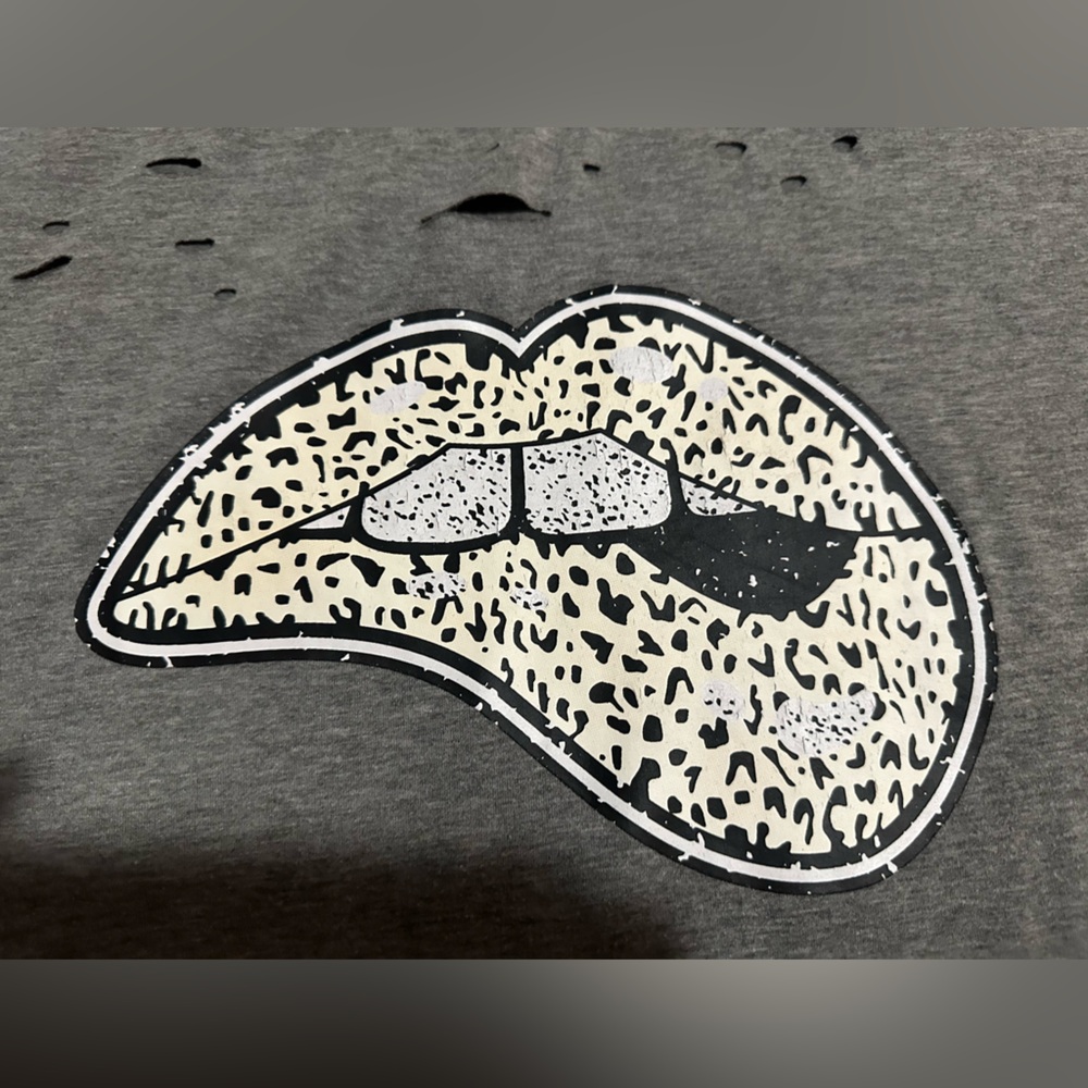 Distressed Leopard Lips Graphic Tee - Heather Gray - Size XL - Picture 4 of 6